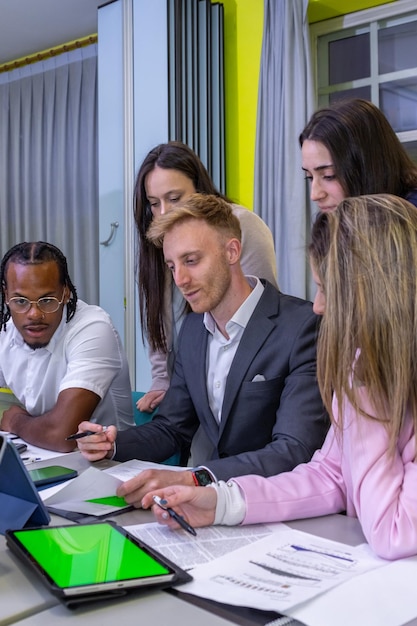 Educação econômica aplicada ao dia a dia para decisões financeiras conscientes