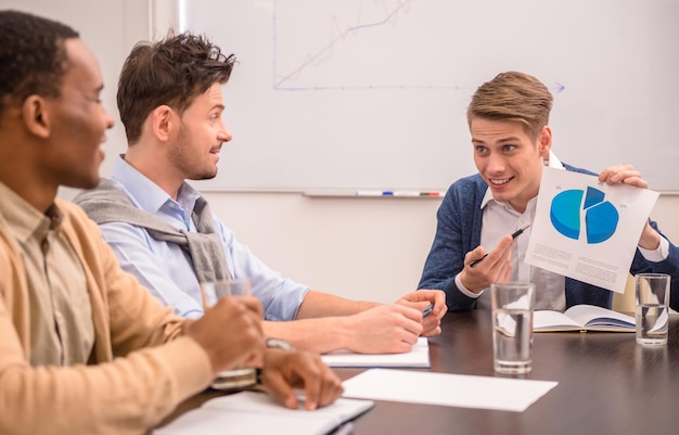 Educação econômica aplicada ao dia a dia para decisões financeiras conscientes