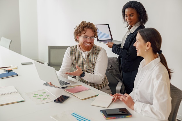 Desenvolvimento de hábitos saudáveis em finanças e independência econômica