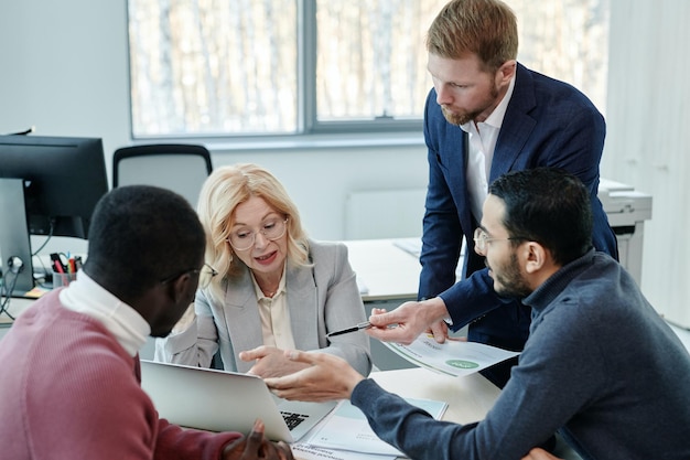 Planejamento econômico e desenvolvimento de habilidades monetárias profissionais